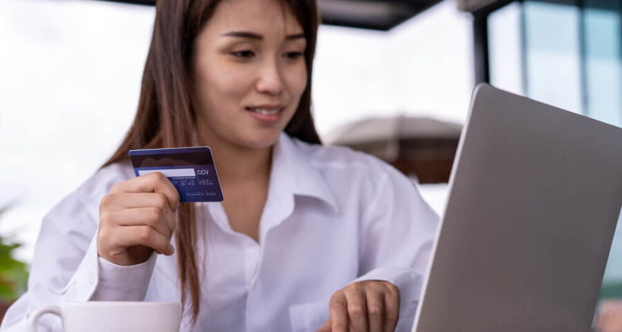 女性が安全に利用できるクレジットカード現金化業者の選び方